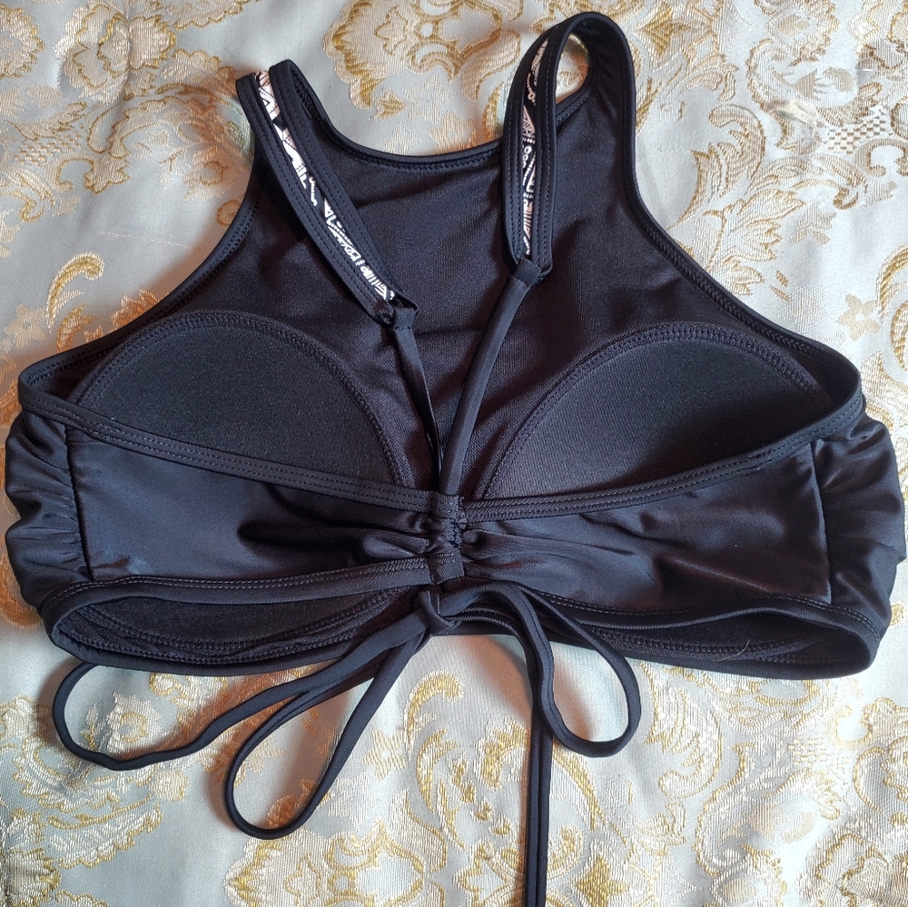 3/$15 - Time and Tru Tribal Print High Neck Bikini Swimsuit Top, L, Black/White - Picture 2 of 6